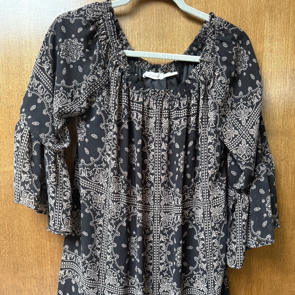 $60 Blu Pepper Black patterned blouse size L